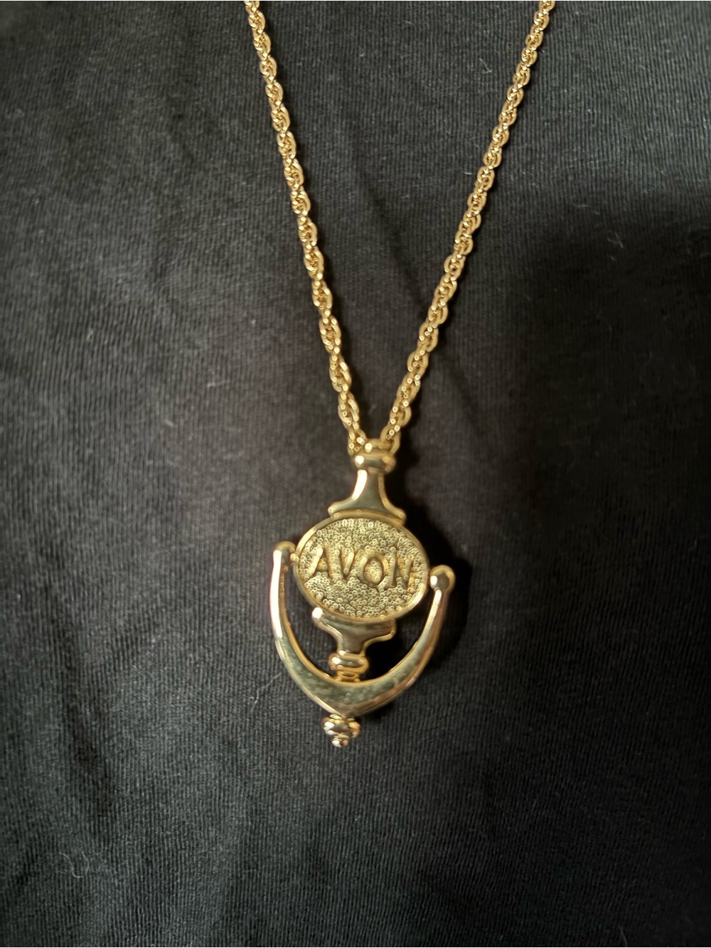 Avon Gold Tone Medallion Pendant Necklace - Picture 2 of 5